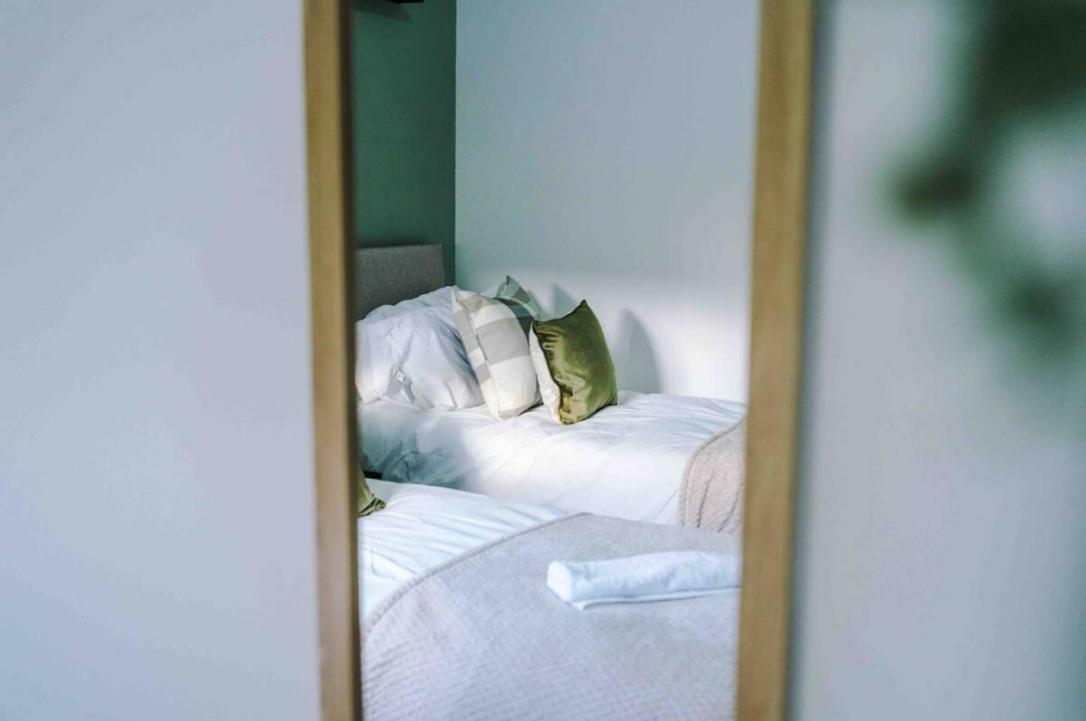 Spacious One-Bedroom Apartment In Saint Helens St Helens  Extérieur photo