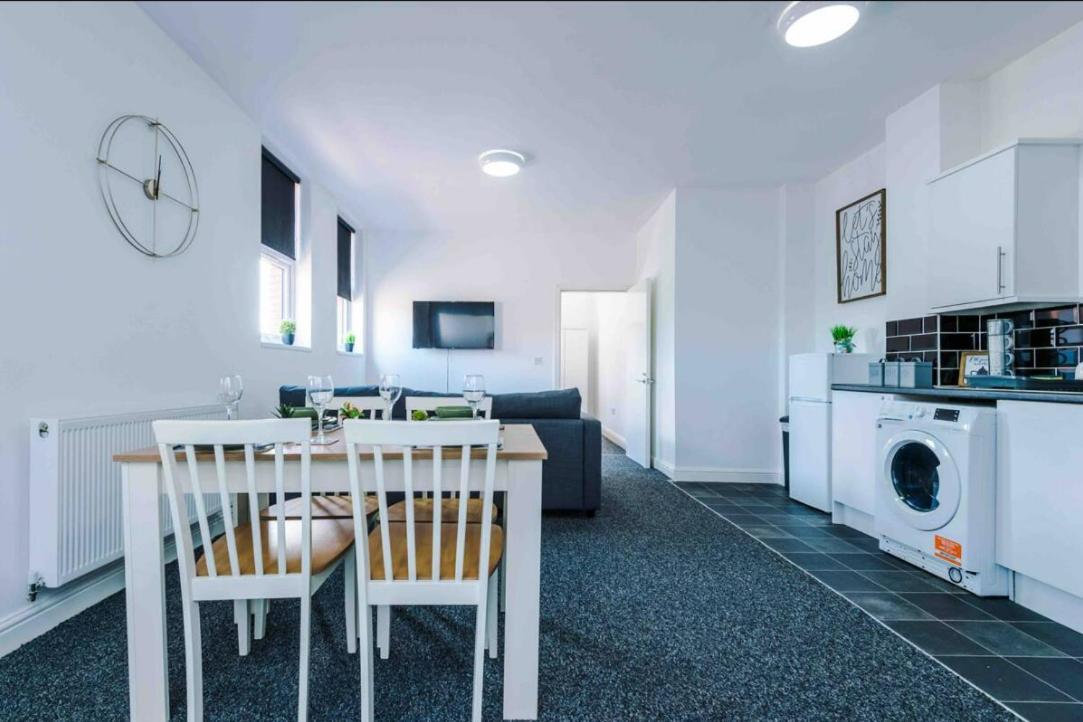 Spacious One-Bedroom Apartment In Saint Helens St Helens  Extérieur photo